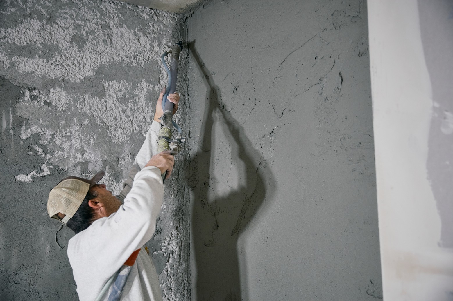 Spritzbewurf auf einer Innenwand